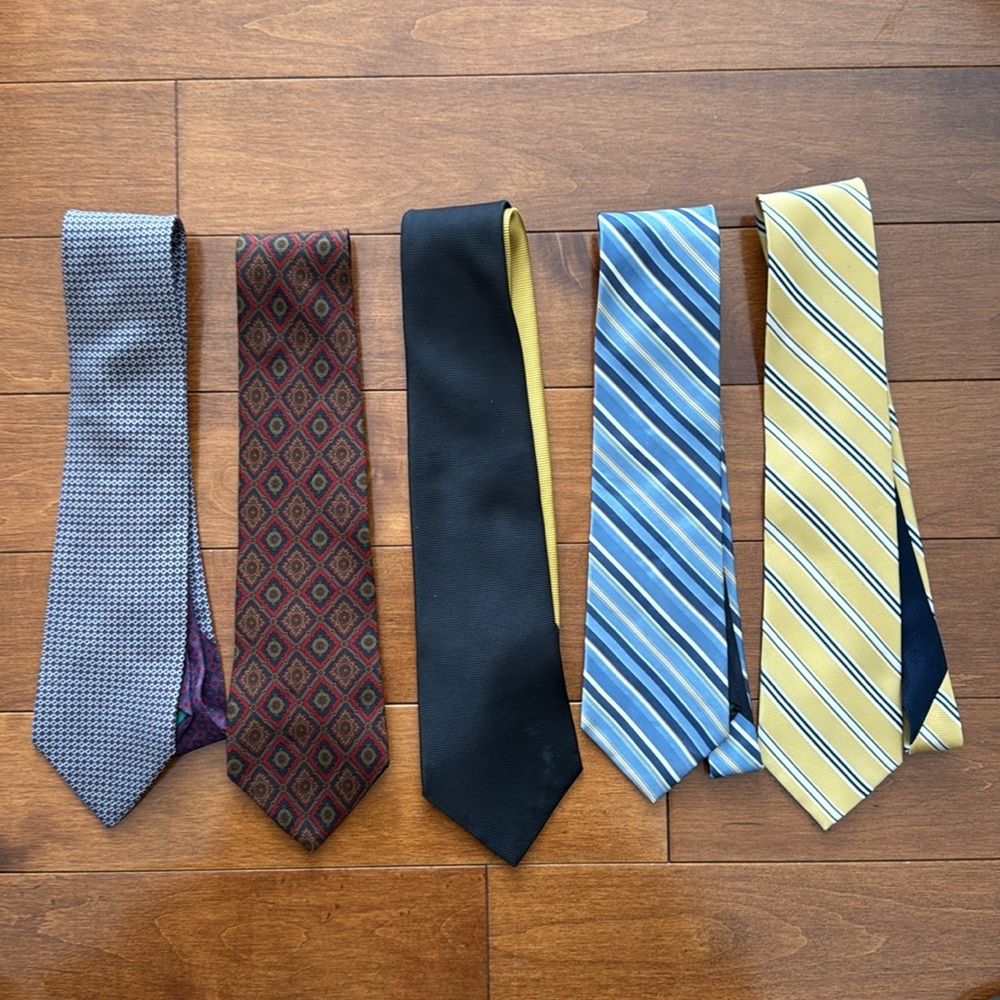 Bundle of Tommy Hilfiger ties.